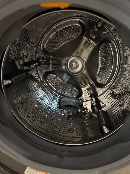 Duo WashTower avec laveuse électrique IA avancée 5 pi³ et sécheuse à pompe à chaleur 7,8 pi³ de LG - Energy Star (WKHC252HBA) - Acier noir