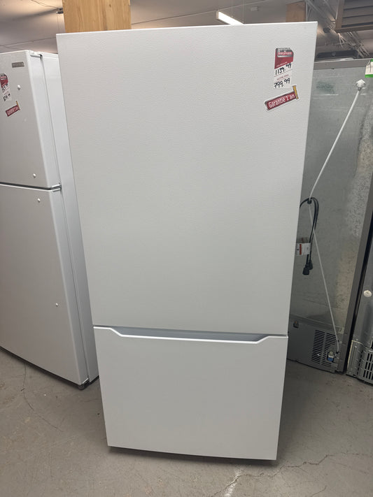 Réfrigérateur à congélateur inférieur 18,6 pi³ 30 po d'Insignia (NS-RBM18WH0-C) - Blanc