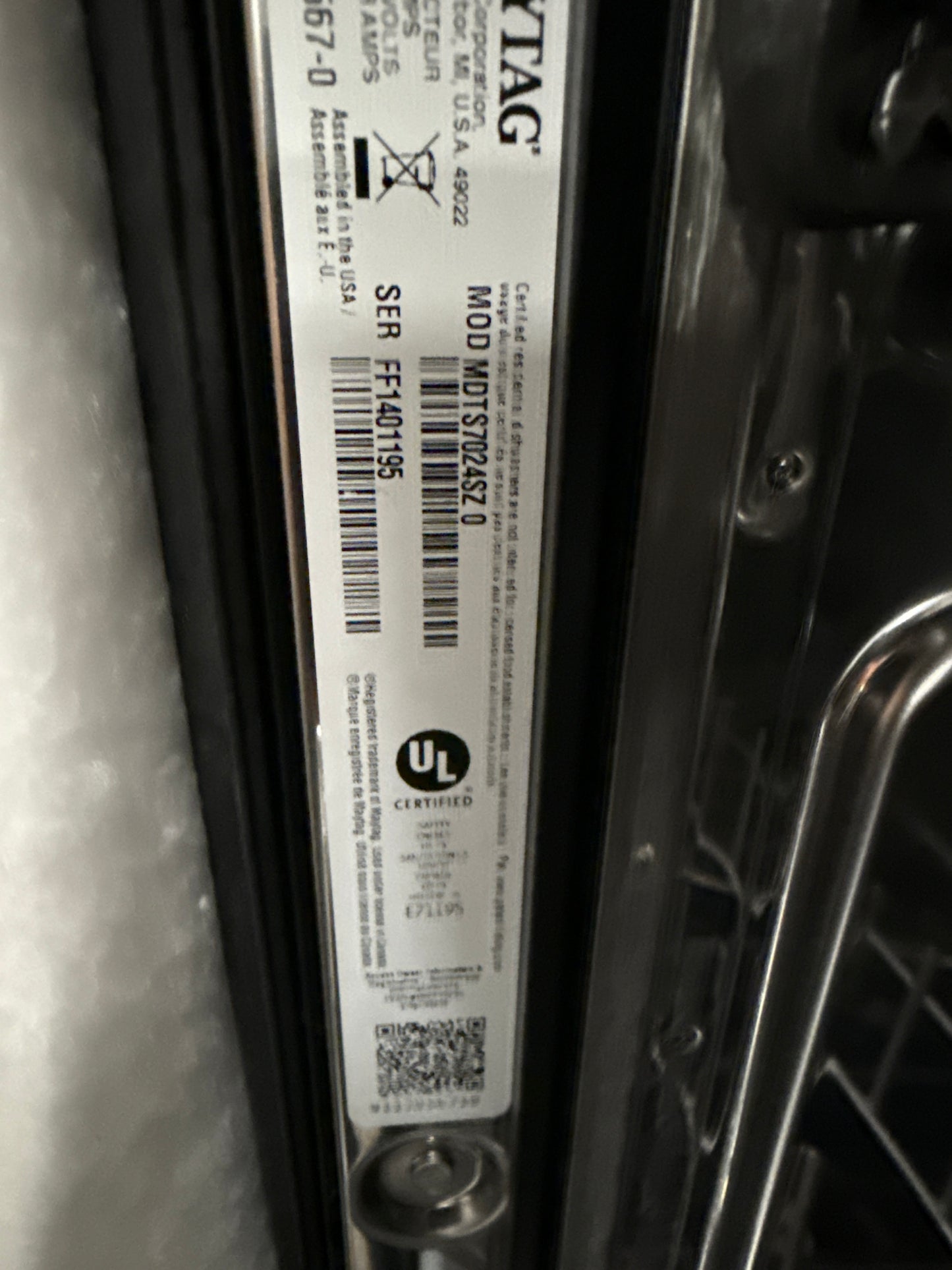 Lave-vaisselle à commandes sur le dessus de 24 po et de 47 dB avec 3e panier, cycle PowerBlast et séchage Power Dry de Maytag (MDTS7024SZ) - Acier inoxydable
