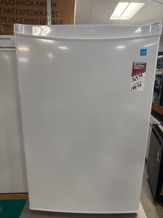 Danby Designer 4,4 cu. Réfrigérateur compact de 5,5 pi3 en Blanc SKU: DAR044A4WDD