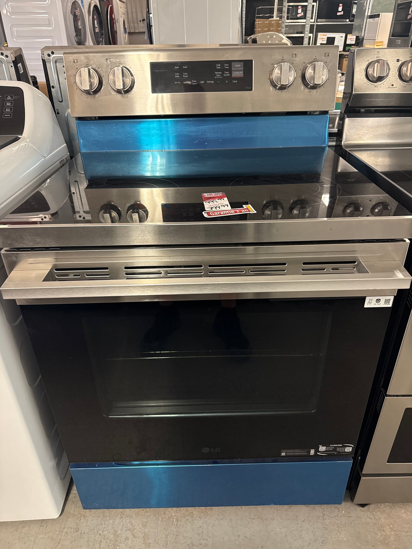 LG Electronics Cuisinière électrique autonome intelligente de 6,3 pi³ avec convection ProBake, friture à l'air chaud et EasyClean en acier inoxydable - ENERGY STAR® LREN6321YE