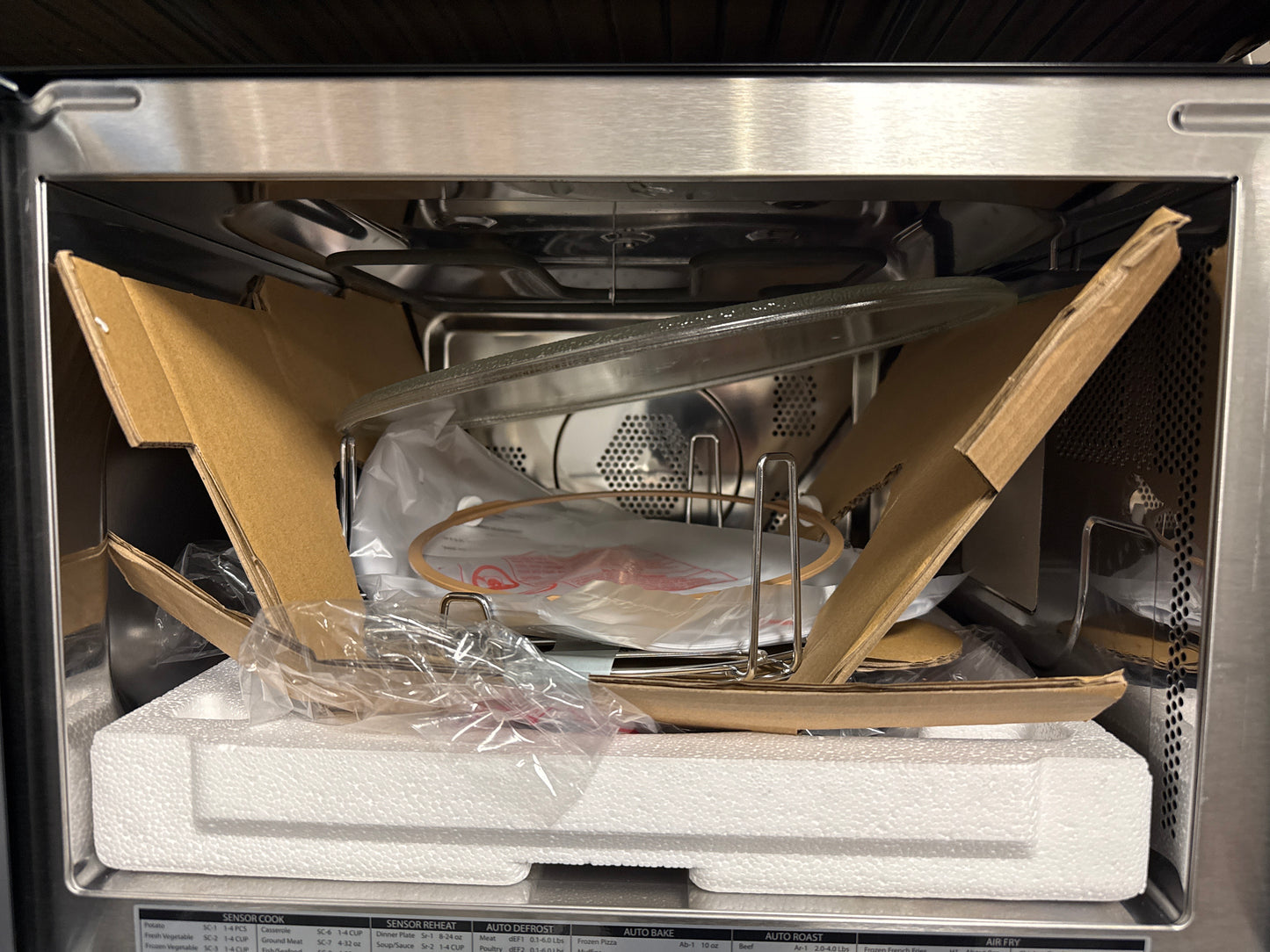 Four à Micro-Ondes de Comptoir de 1,5 Pi³ / 1000 watts avec Friture à Air en Acier Inoxydable Vissani EC042A2KJ