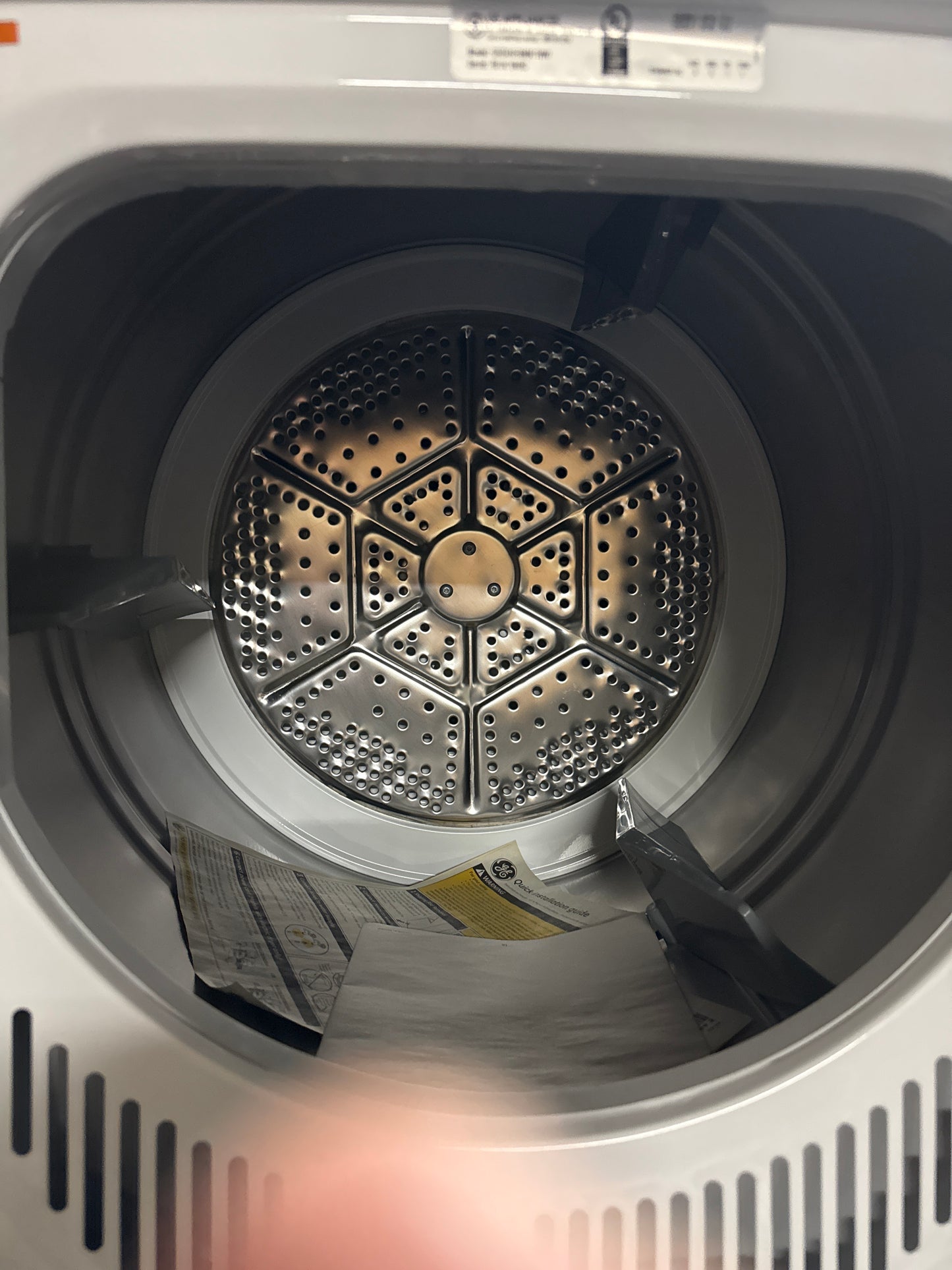Duo d'appartement avec laveuse électrique à agitateur et sécheuse électrique 2,6 pi³ de GE (GUD24ESMMWW) - Blanc