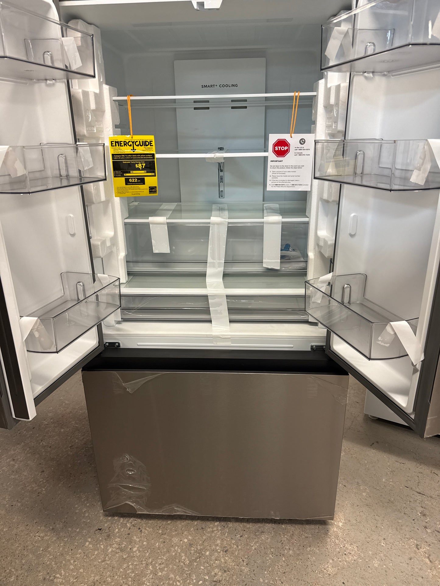 Réfrigérateur à deux portes à profondeur de comptoir de 22,6 pi³ 33 po avec distributeur de glaçons de Midea (MRF23I7AST) - Inox
