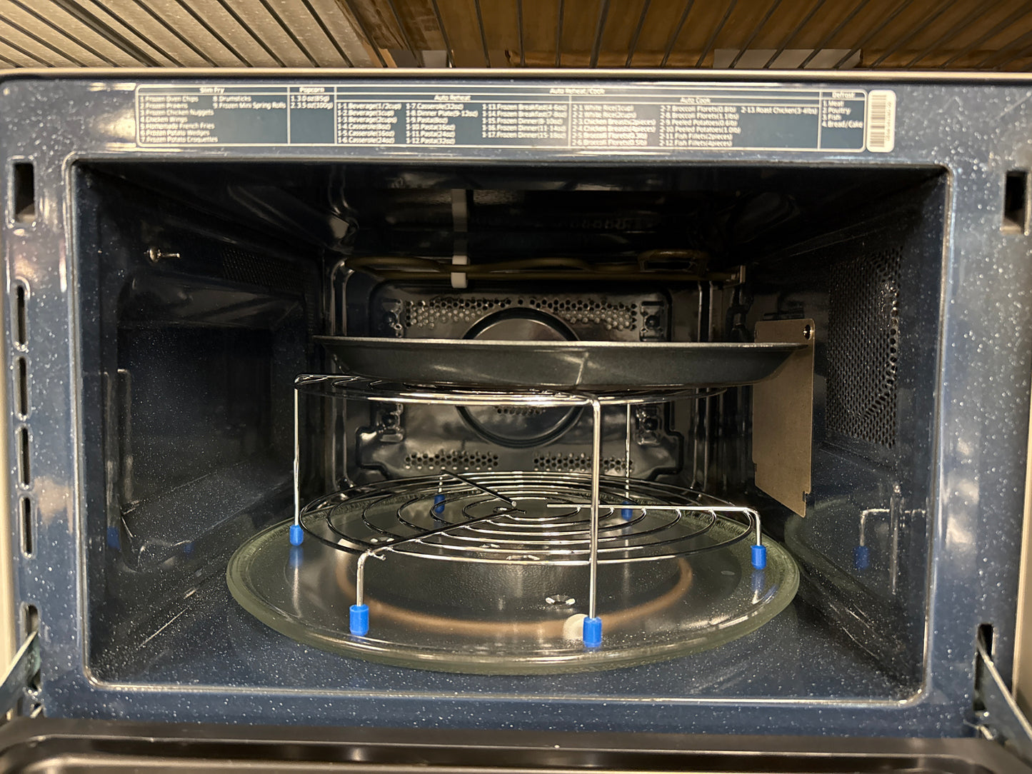 Micro-ondes de comptoir à convection Samsung 1,1 pi3 1400 W (noir) MC11J7033CT