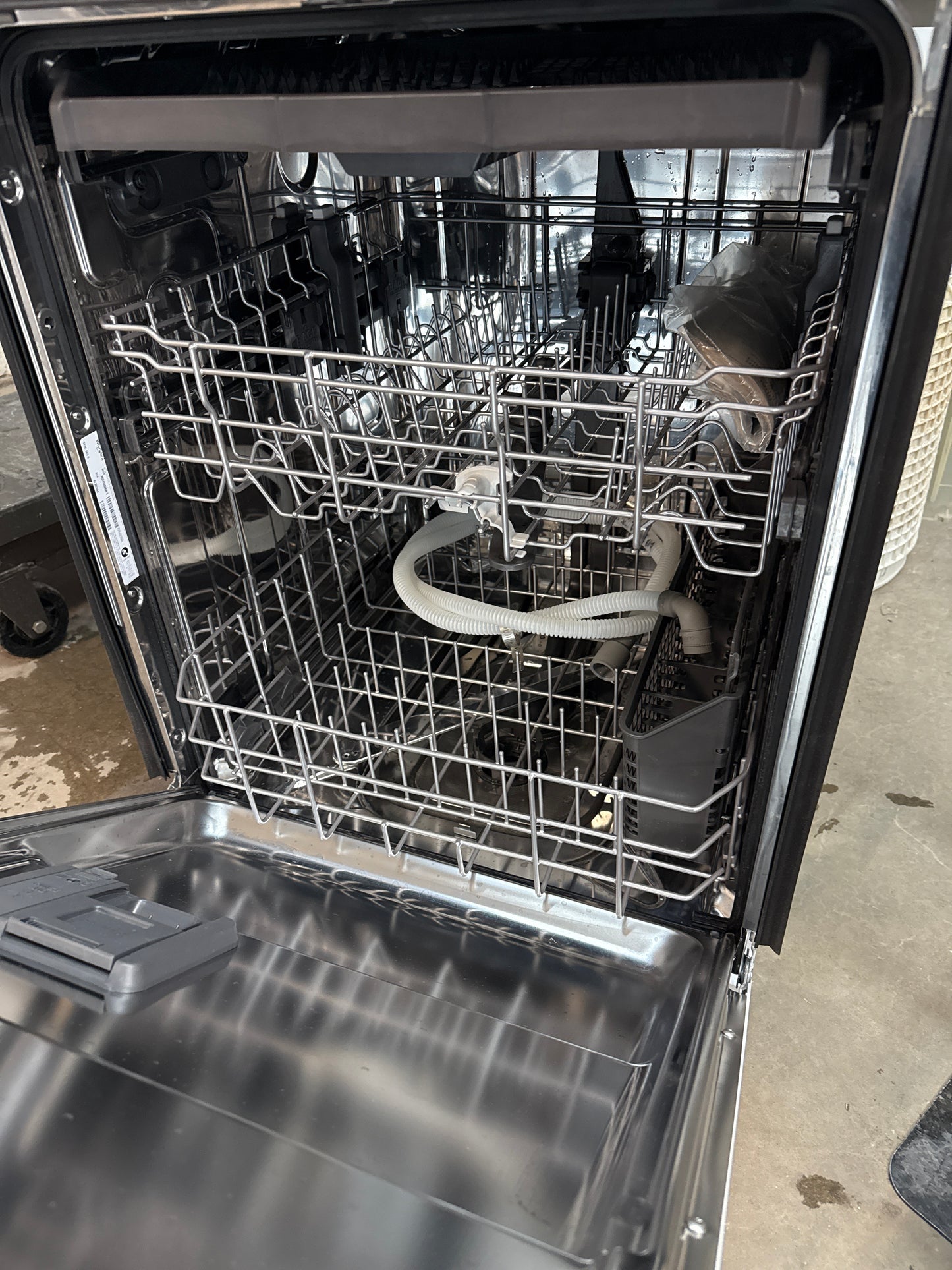 Lave-vaisselle encastrable 24 po 47 dB avec troisième panier de Whirlpool (WDTA50SAKW)- BLANC