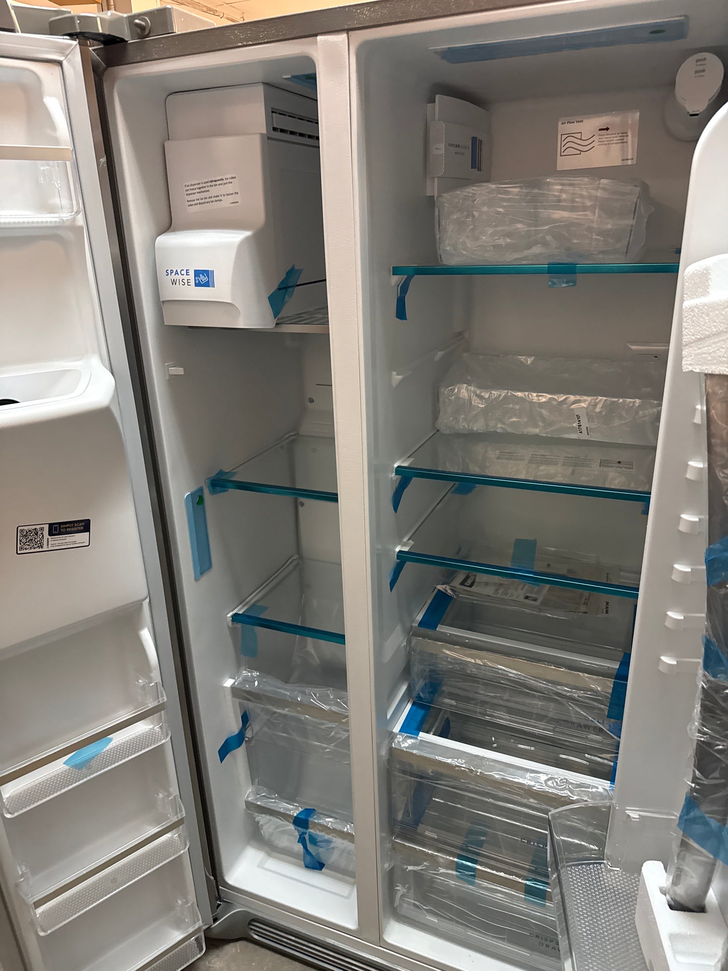 Frigidaire Gallery Réfrigérateur côte à côte de 36 po de largeur et de 22,2 pi3 en acier inoxydable Smudge-Proof®, profondeur de comptoir - ENERGY STAR® GRSC2352AF
