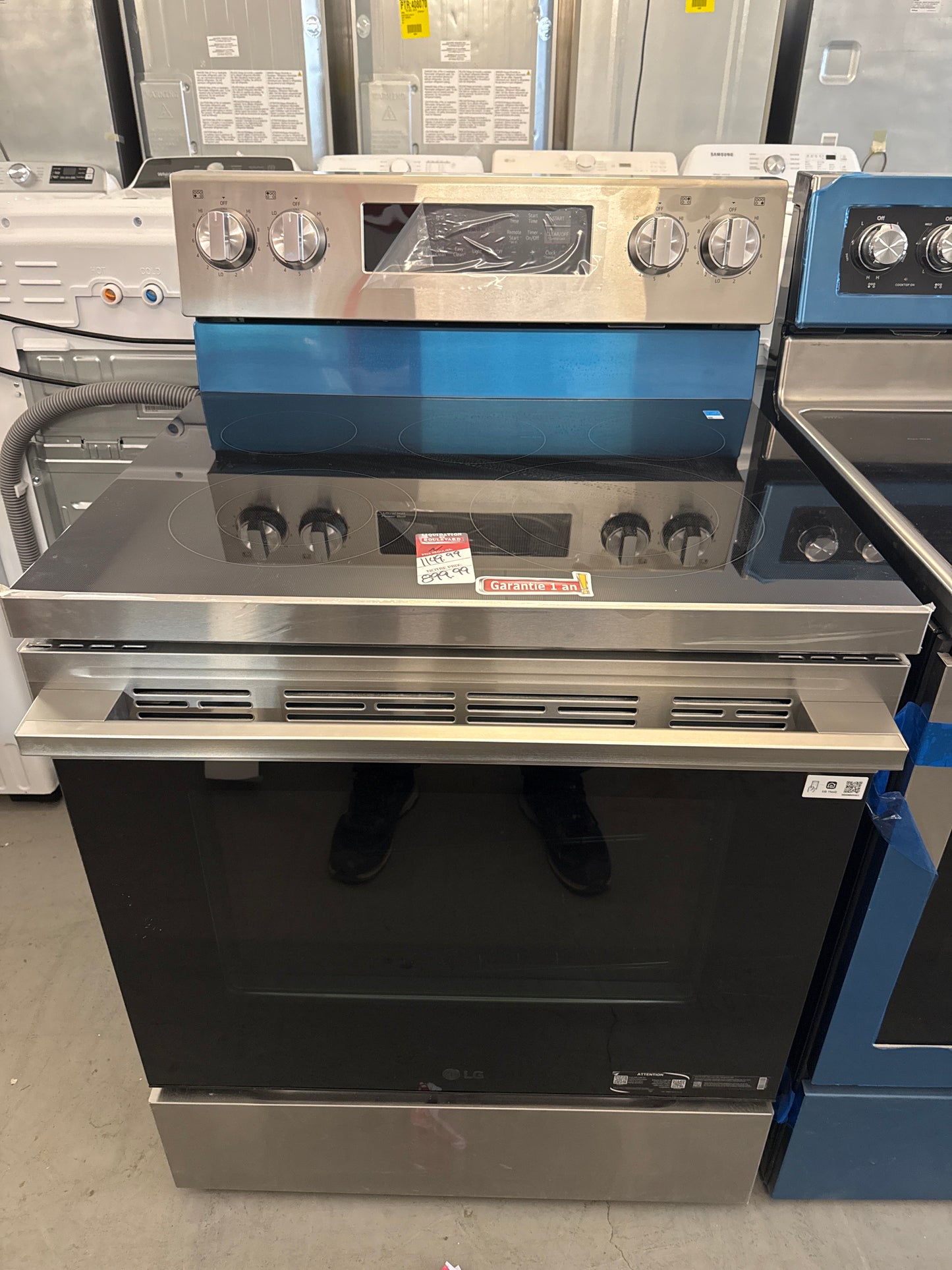 Cuisinière électrique autonome à 5 éléments avec convection véritable et friture à air 6,3 pi³ 30 po de LG (LREN6323YE) - Inox