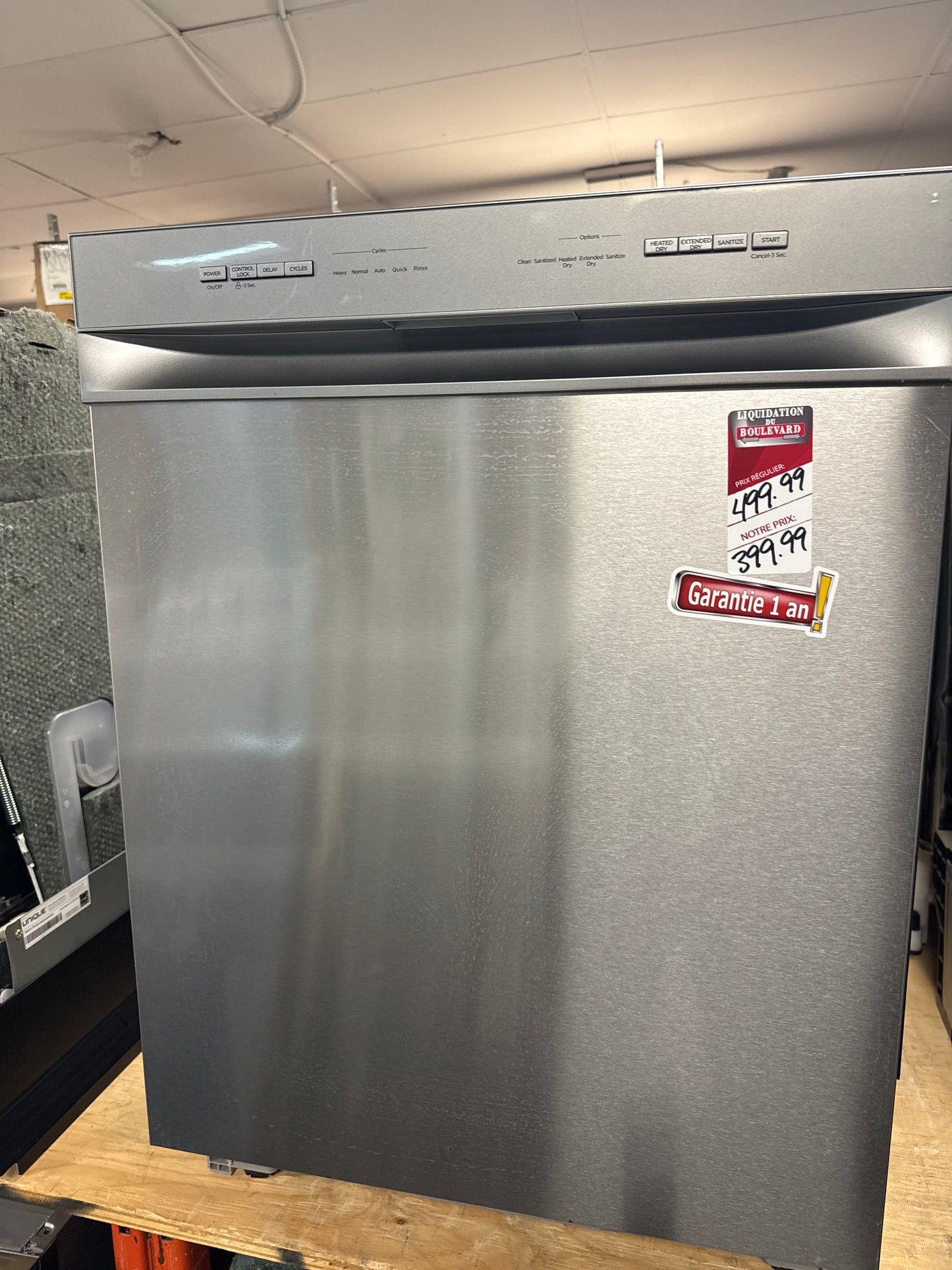 Lave-vaisselle encastré 24 po Midea 52 dBA cuve hybride à poignée creuse INOX MDF24P2BSS