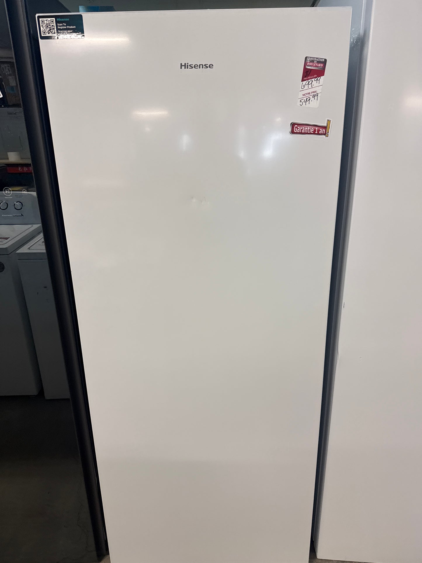 Hisense Congélateur vertical convertible 14 pi3 de garage avec poignée intégrée FV14C7AWE