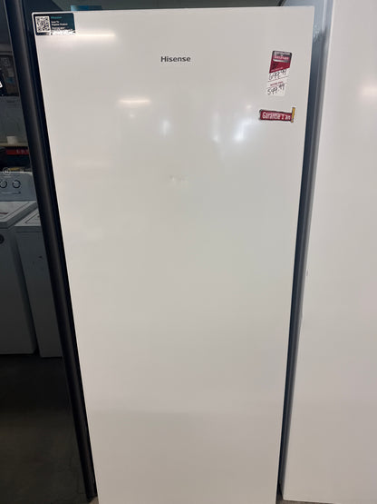Hisense Congélateur vertical convertible 14 pi3 de garage avec poignée intégrée FV14C7AWE