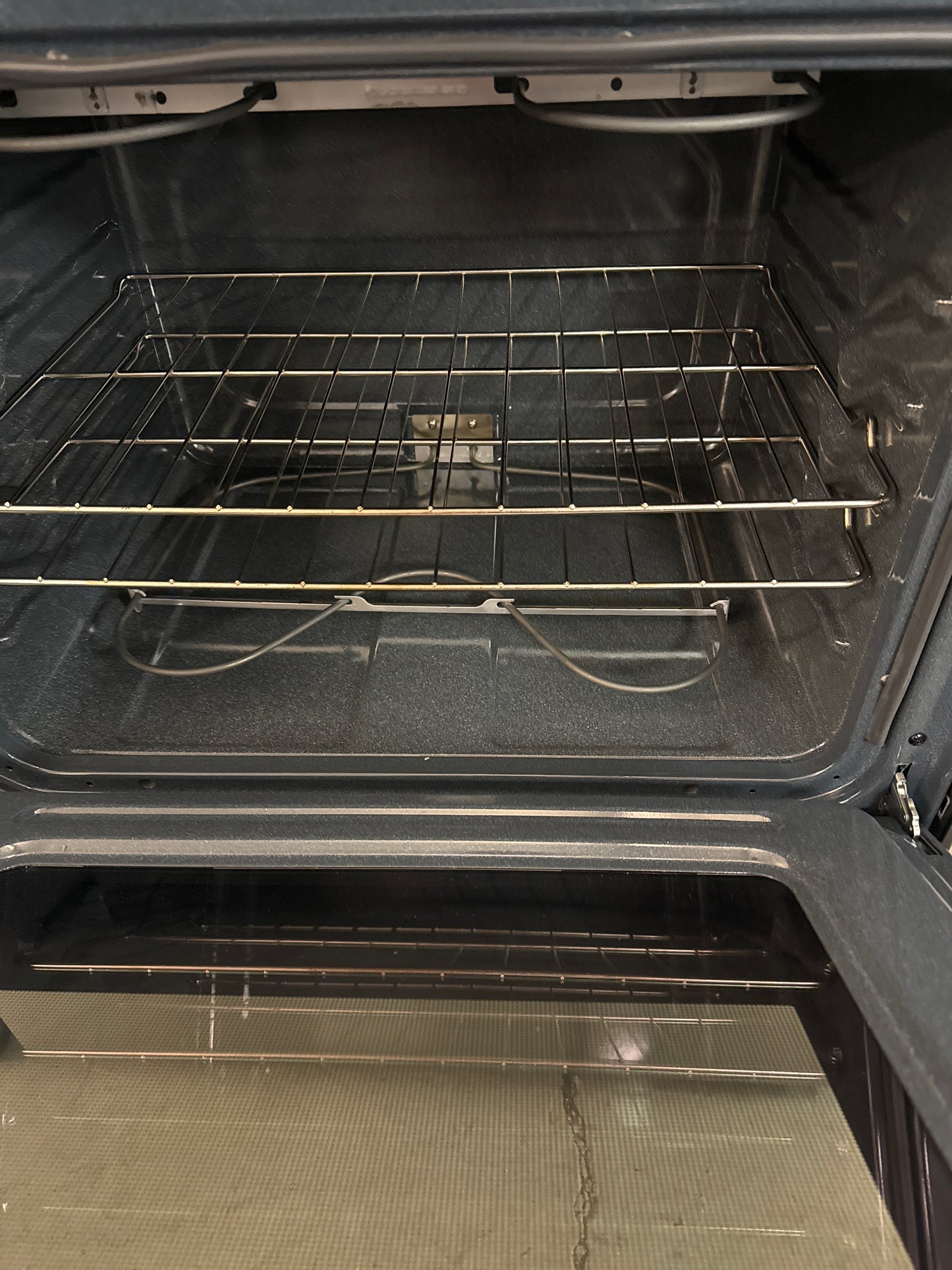 Cuisinière électrique autonome à serpentins de 4,8 pi³ et 30 po d'Amana (YACR4303MMS) - Inox