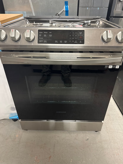 Cuisinière gaz 5 brûl. conv. vent. 6,0 pi³ 30 po Samsung (NX60T8311SS/AA) - Inox