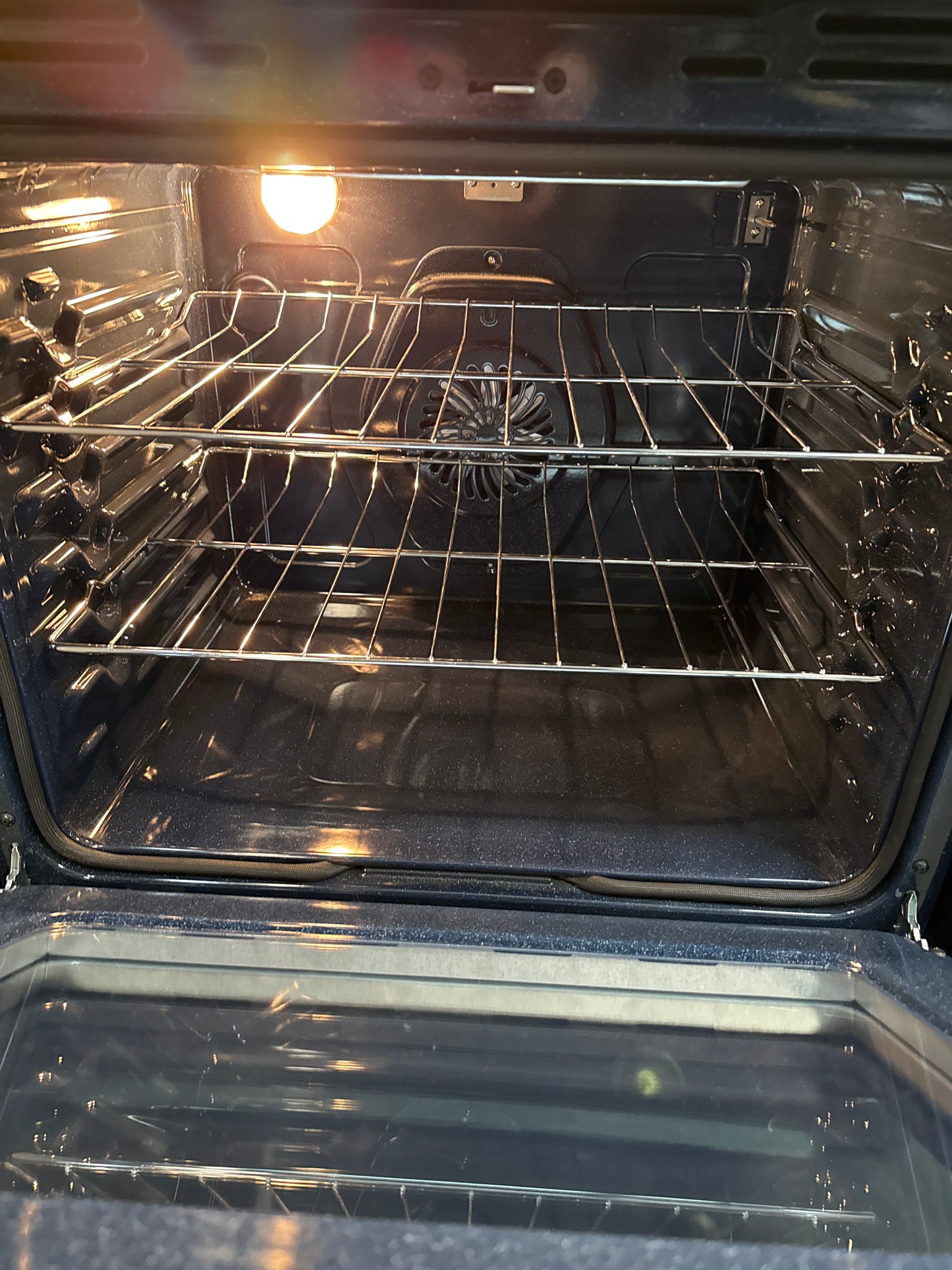 Cuisinière à induction encastrable 6,3 pi³ 30 po de Samsung (NE63B8411SS/AC) - Acier inoxydable