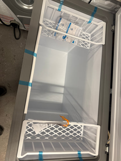 Congélateur horizontal 10,4 pi³ Midea dégivrage manuel 41,9 x 33,2 x 23,3 po, BLANC MRC10M4CWW