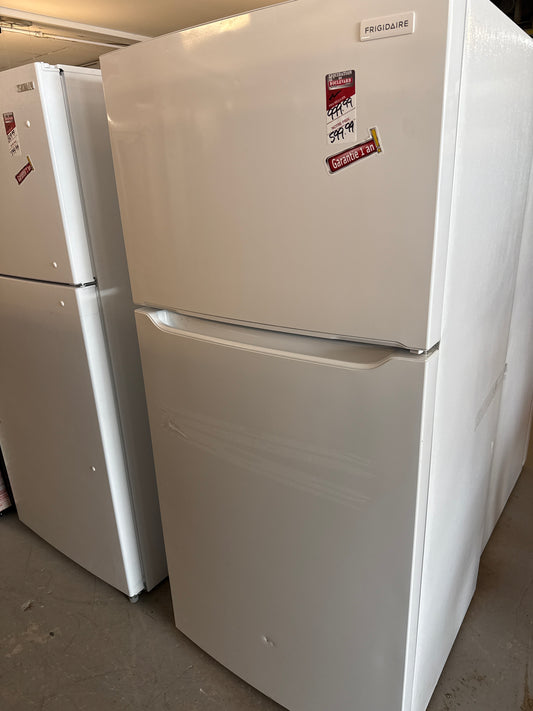 Réfrigérateur à congélateur supérieur 30 po 18,3 pi³ de Frigidaire (FFTR1835VW) - Blanc