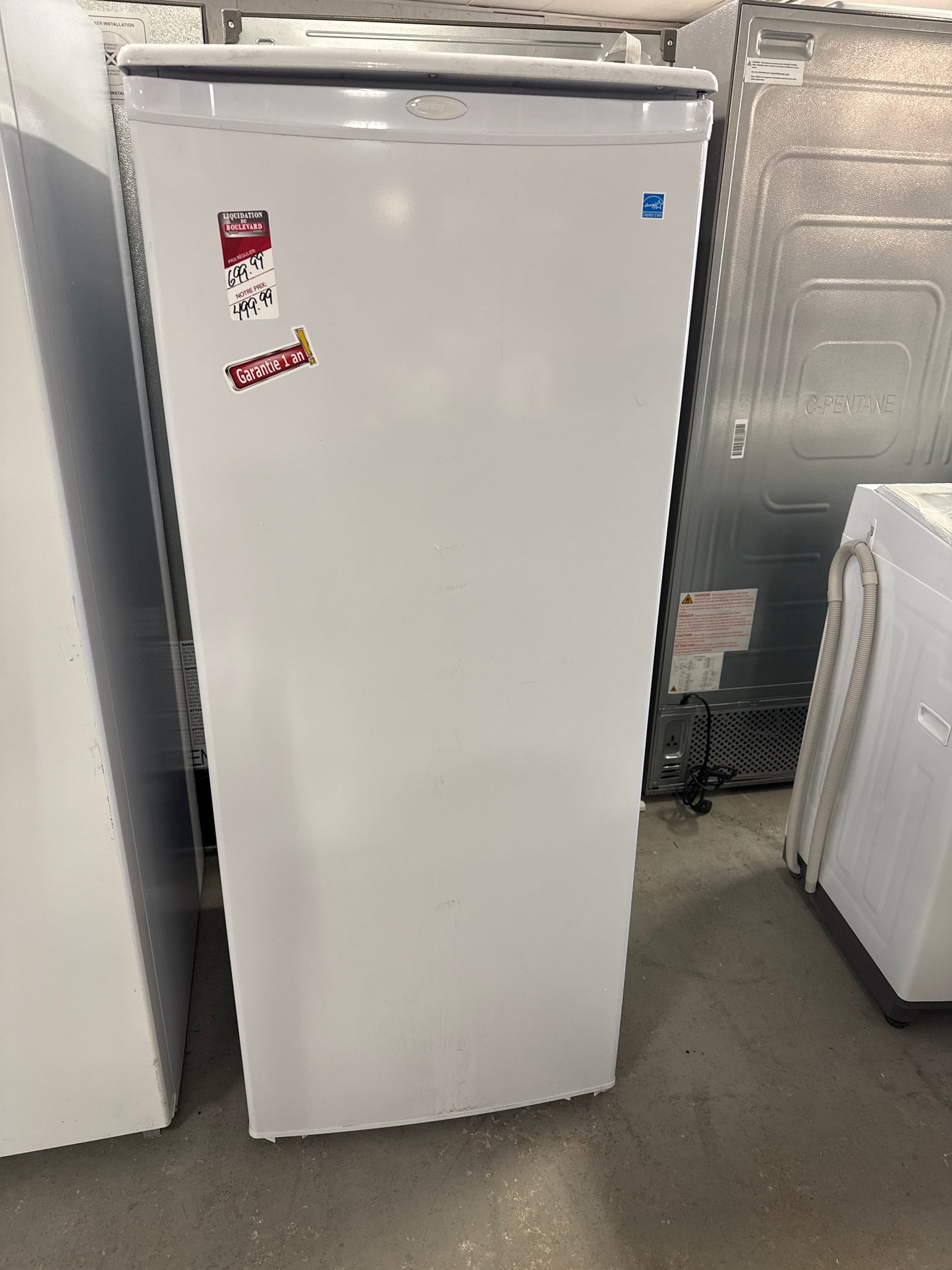 Danby Congélateur Vertical Designer de 8,5 pi3, en BLANC, Homologué Energy Star - ENERGY STAR® Modèle nº DUFM085A4WDD