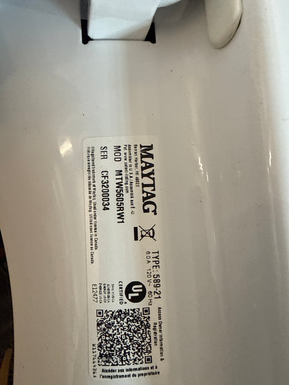 Laveuse maytag MTW5605RW à chargement par le haut HE 5,4 pi³ et sécheuse maytag YMED5605RW à gaz à vapeur 7 pi³ Pet Pro de Maytag - BLANC