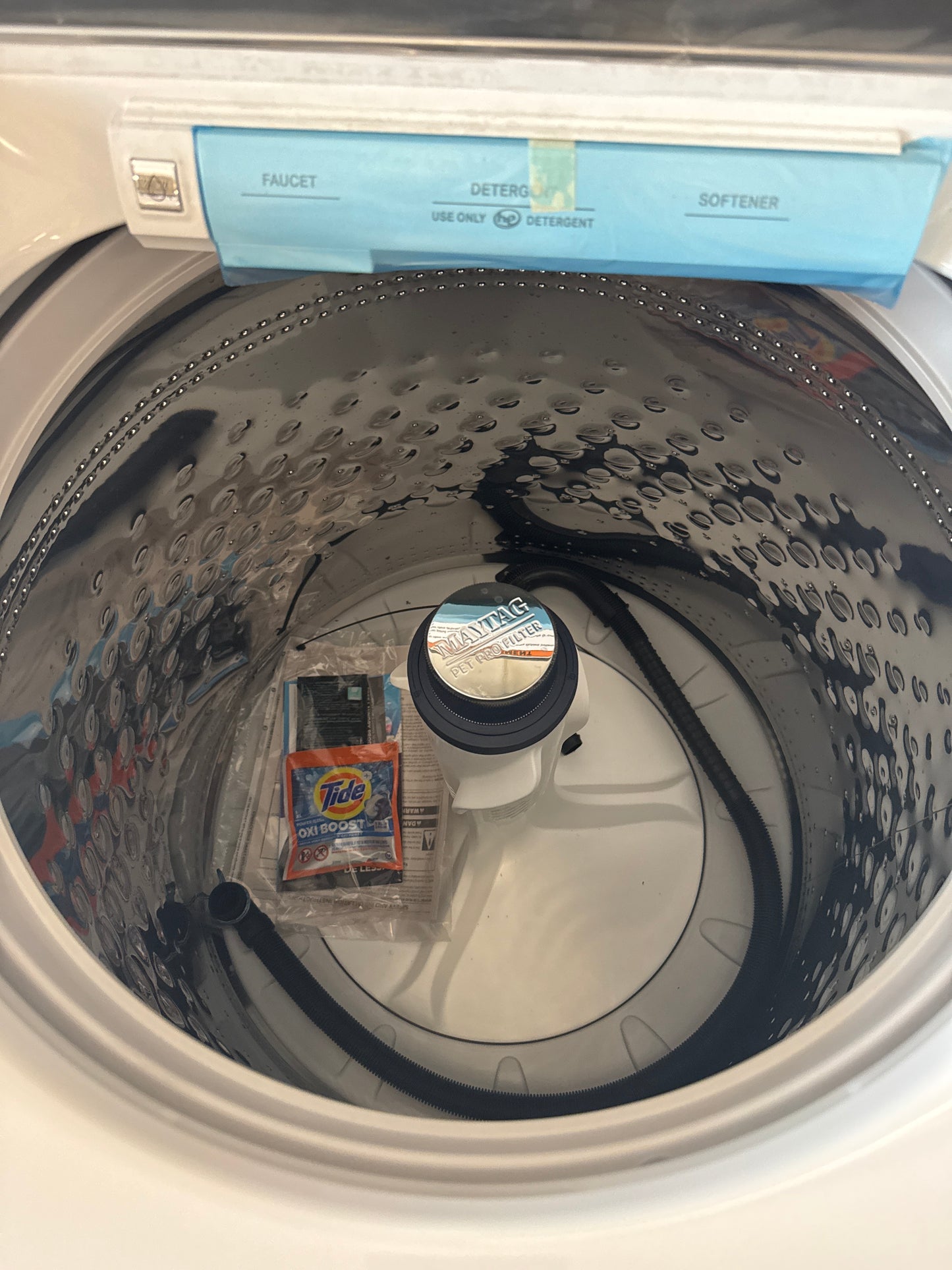 Laveuse à chargement par haut HE 6 pi³ et sécheuse électrique 7,4 pi³ de Maytag - Blanc MTW7205RW/YMED7205RW