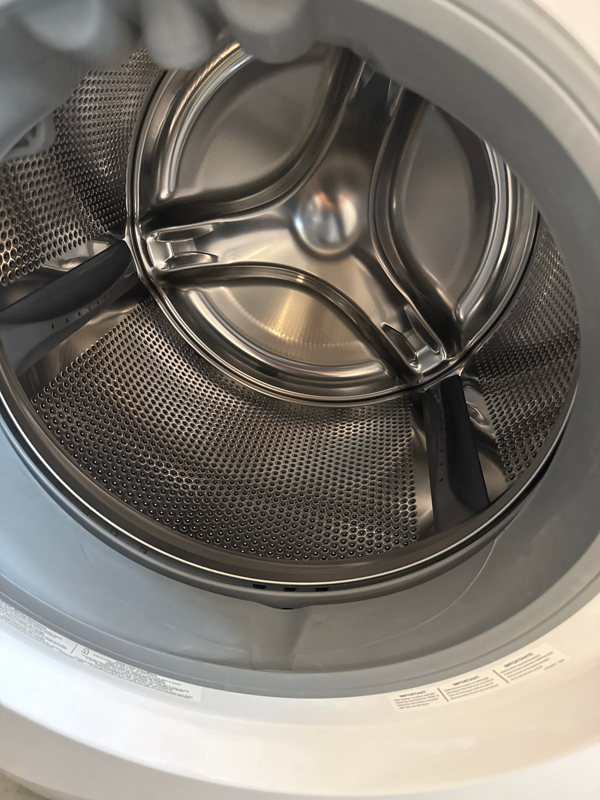 Laveuse vapeur à chargement frontal 5.2 pi3 Electrolux ELFW7637AW