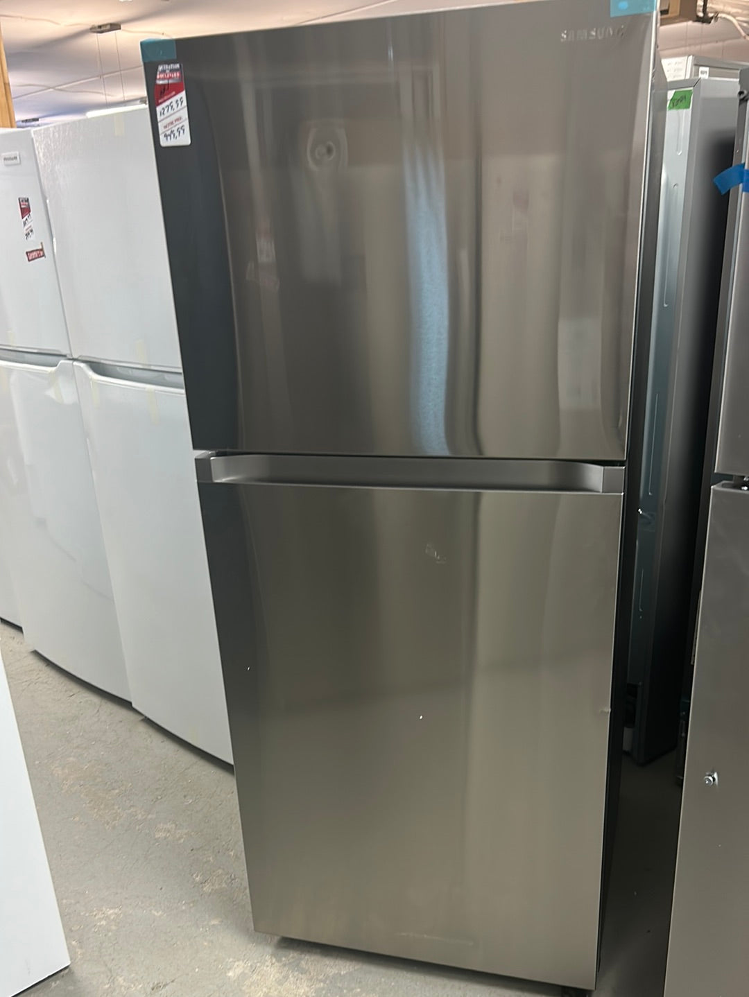 Réfrigérateur à congélateur supérieur/éclairage DEL 17,6 pi³ 29 po de Samsung (RT18M6213SR) - Inox