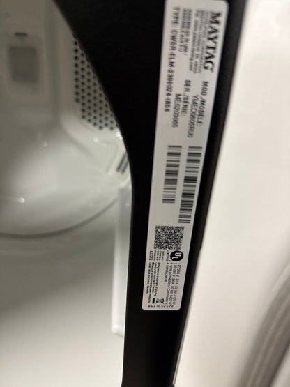 Laveuse maytag MTW5605RU à chargement par le haut HE 5,4 pi³ et sécheuse maytag MGD5605RU à gaz à vapeur 7 pi³ Pet Pro de Maytag - Noir volcan