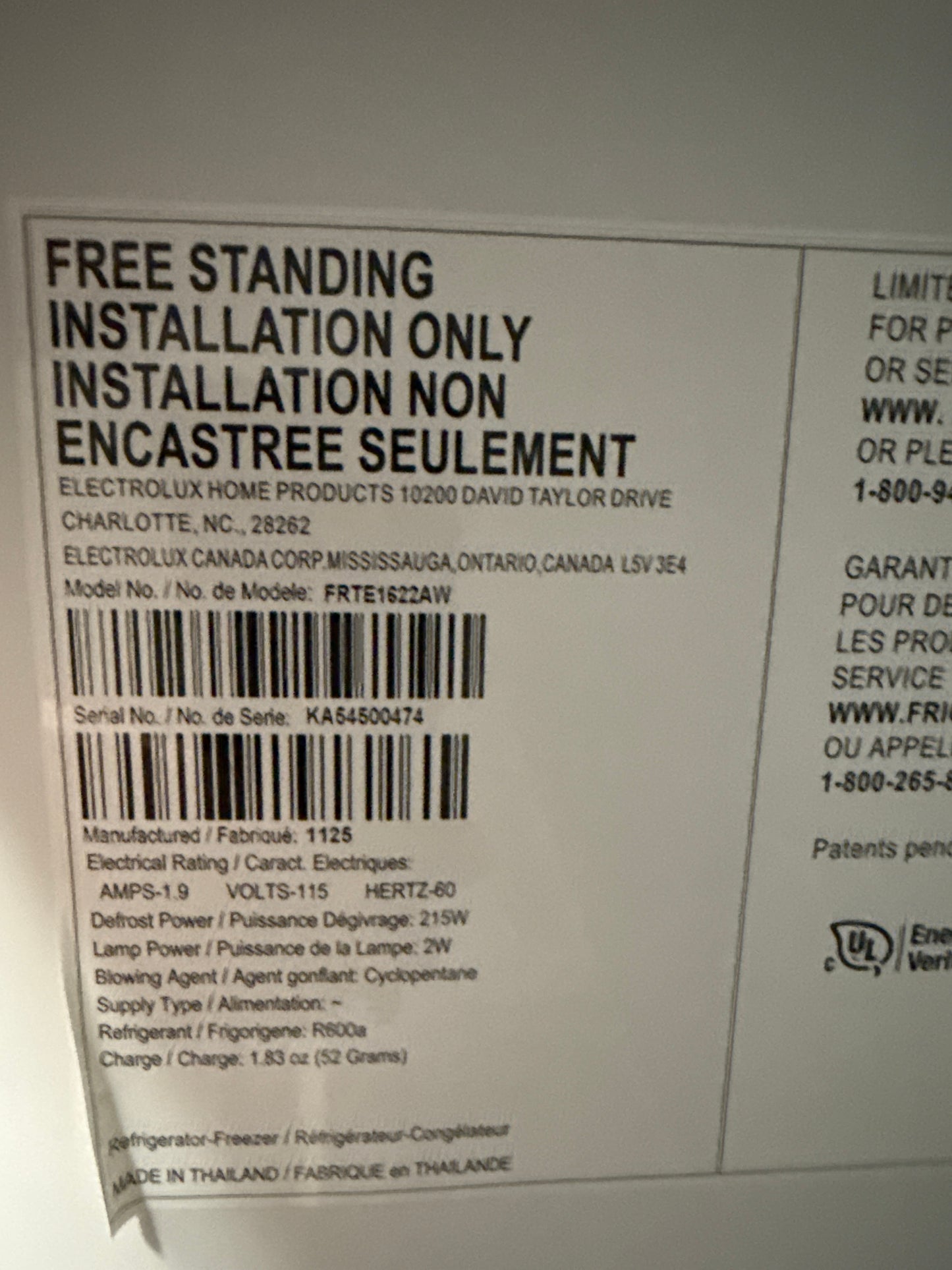 Réfrigérateur à congélateur supérieur 16 pi³ 28 po de Frigidaire (FRTE1622AW) - Blanc