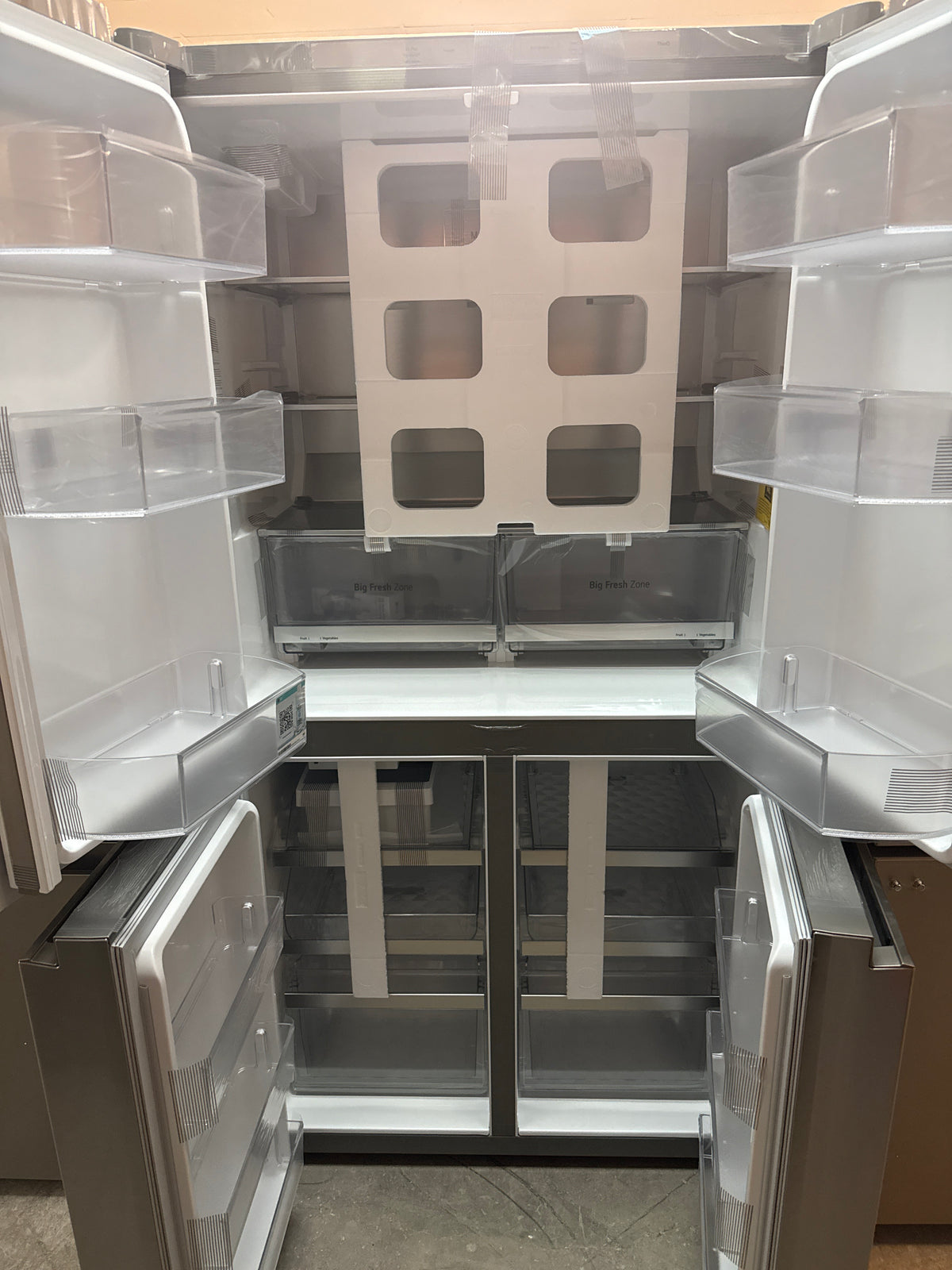 RÉFRIGÉRATEUR 23.6 PI. CU. 4 PORTES INOX Modèle: LF24C8200S