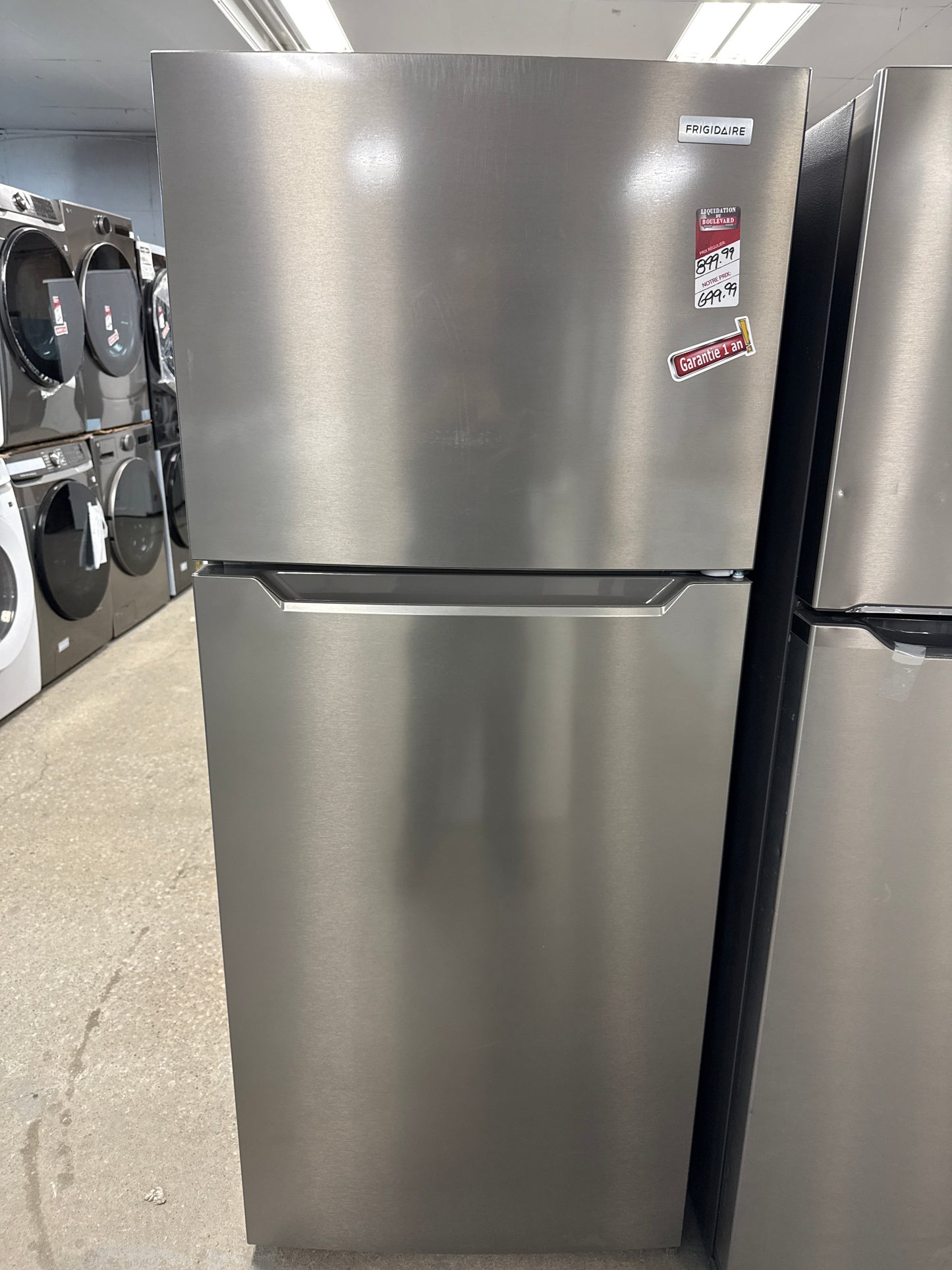 Frigidaire Réfrigérateur à congélateur supérieur de 17,6 pi³ - ENERGY STAR® - Exclusivité Home Depot - ENERGY STAR