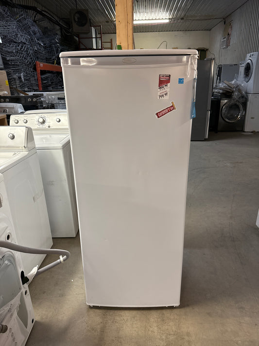 Tout réfrigérateur 11 pi3 Danby DAR110A1WDD