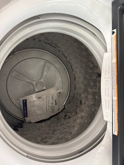 Laveuse GTW681BMRWS à chargement par le haut 5,3 pi³ et sécheuse GTD68EBMRWS électrique 7,4 pi³ de GE - BLANC
