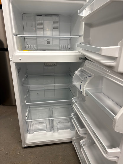 1 sur 24 Réfrigérateur à congélateur supérieur 18,2 pi³ 30 po d'Amana (ART318FFDW) - Blanc