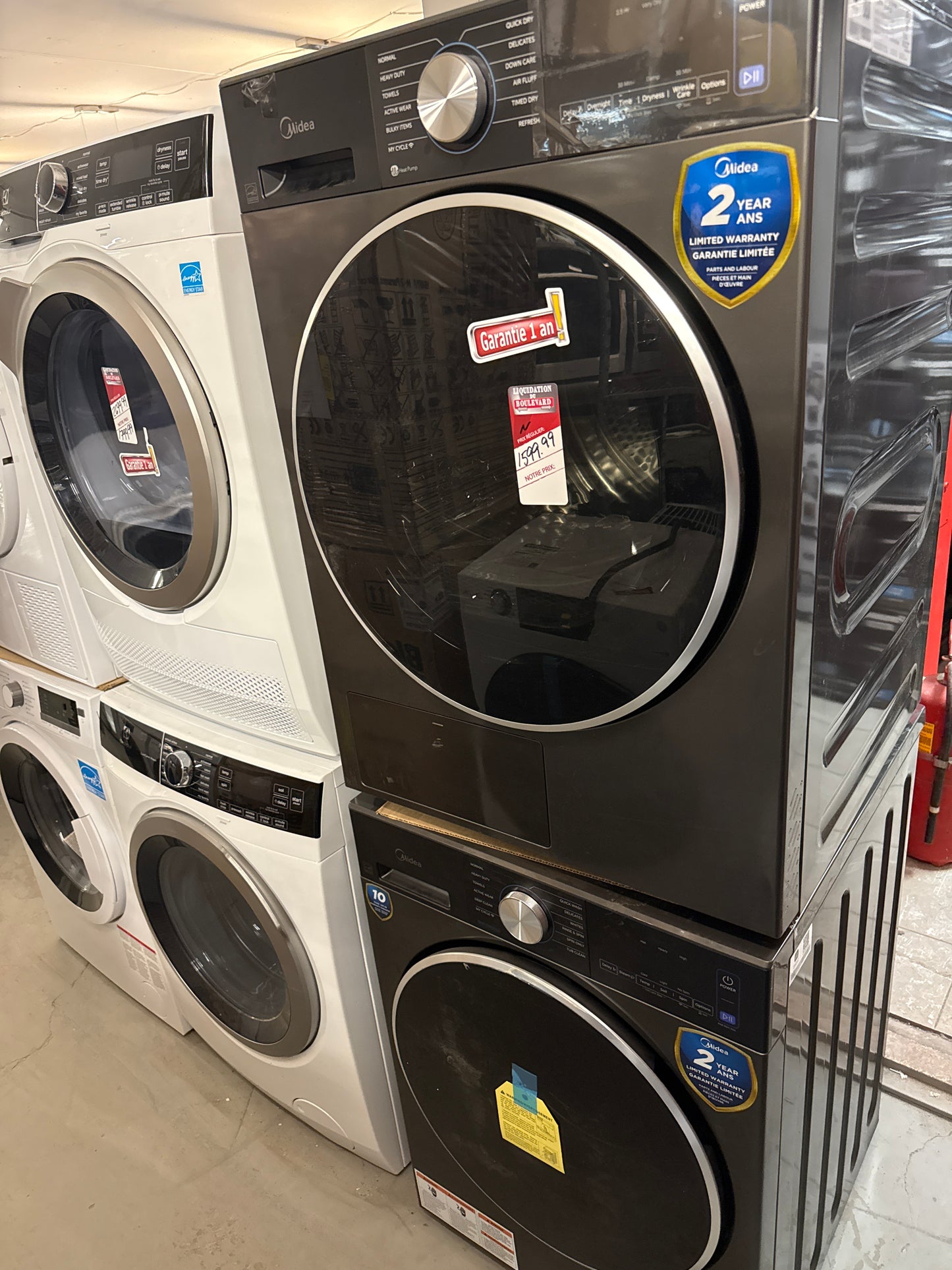 Midea - Ensemble de buanderie : Laveuse à chargement frontal de 3,1 pi³ et sécheuse électrique de 4,4 pi³ avec ensemble de superposition MLHW31S2BBG   | MLHE31S2BBG