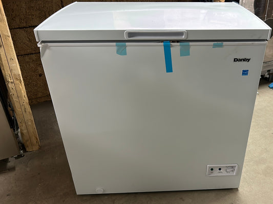 Congélateur Danby coffre convertible de modèle carré UGS : DCF070A5WCDB