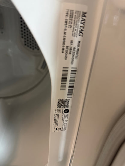 Laveuse maytag MTW5605RW à chargement par le haut HE 5,4 pi³ et sécheuse maytag YMED5605RW à gaz à vapeur 7 pi³ Pet Pro de Maytag - BLANC