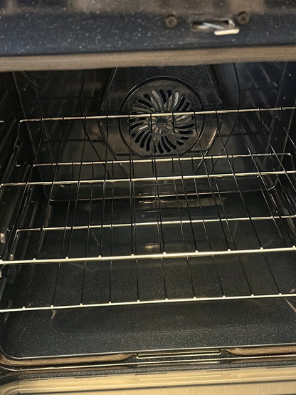 Cuisinière électrique autonome 6,3 pi³ 30 po de Samsung (NE63A6111SS) - Acier inoxydable