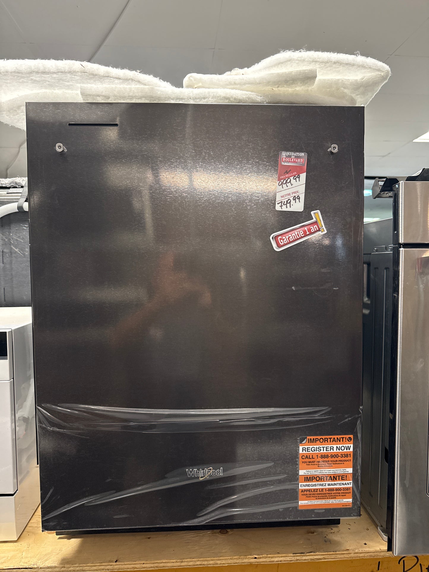 Lave-vaisselle encastrable 24 po 47 dB avec troisième panier de Whirlpool (WDT750SAKV) - Inox noir