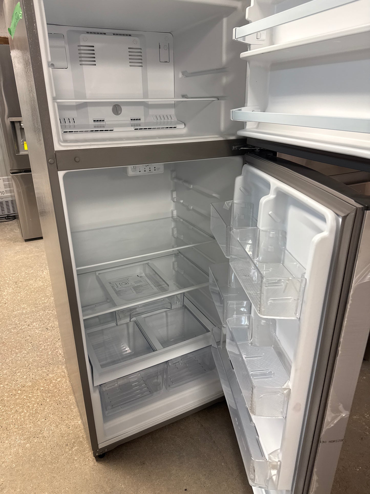 Réfrigérateur congélateur supérieur 17,6 pi³ 28 po, éclairage DEL de Whirlpool (WRT518SZFM) - Inox