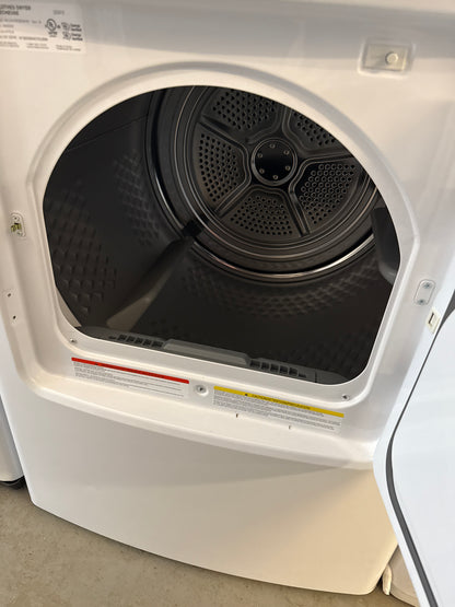 Sécheuse électrique blanche Midea 7 pi³ à séchage par capteur MLE47R5BWW