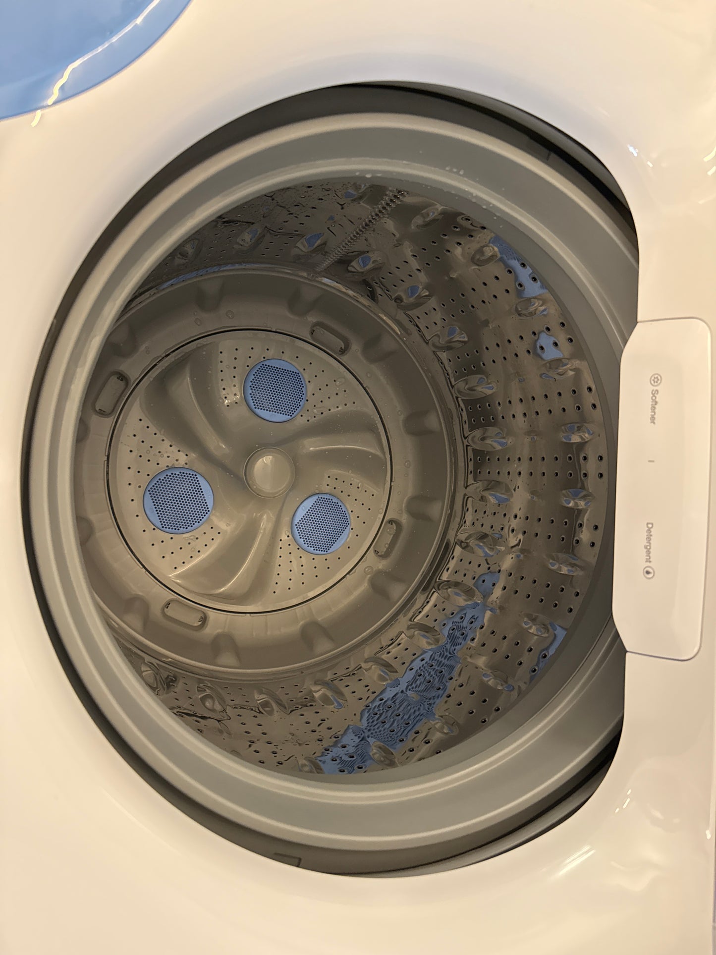 Laveuse à chargement vertical électrique Midea 5,2 pi³, blanc MLTW52M2BWW