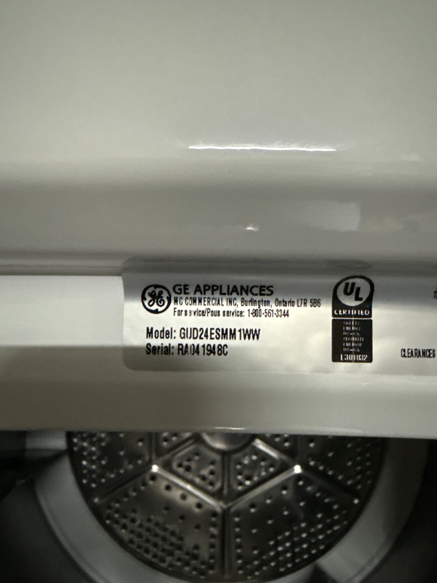 Duo d'appartement avec laveuse électrique à agitateur et sécheuse électrique 2,6 pi³ de GE (GUD24ESMMWW) - Blanc