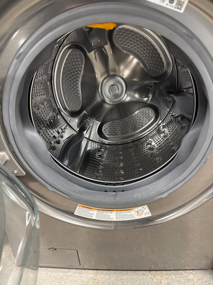 Laveuse à vapeur à chargement frontal WM5500HVA haute efficacité de 5,2 pi³ et sécheuse électrique DLEX5500V de 7,4 pi³ de LG - Acier graphite