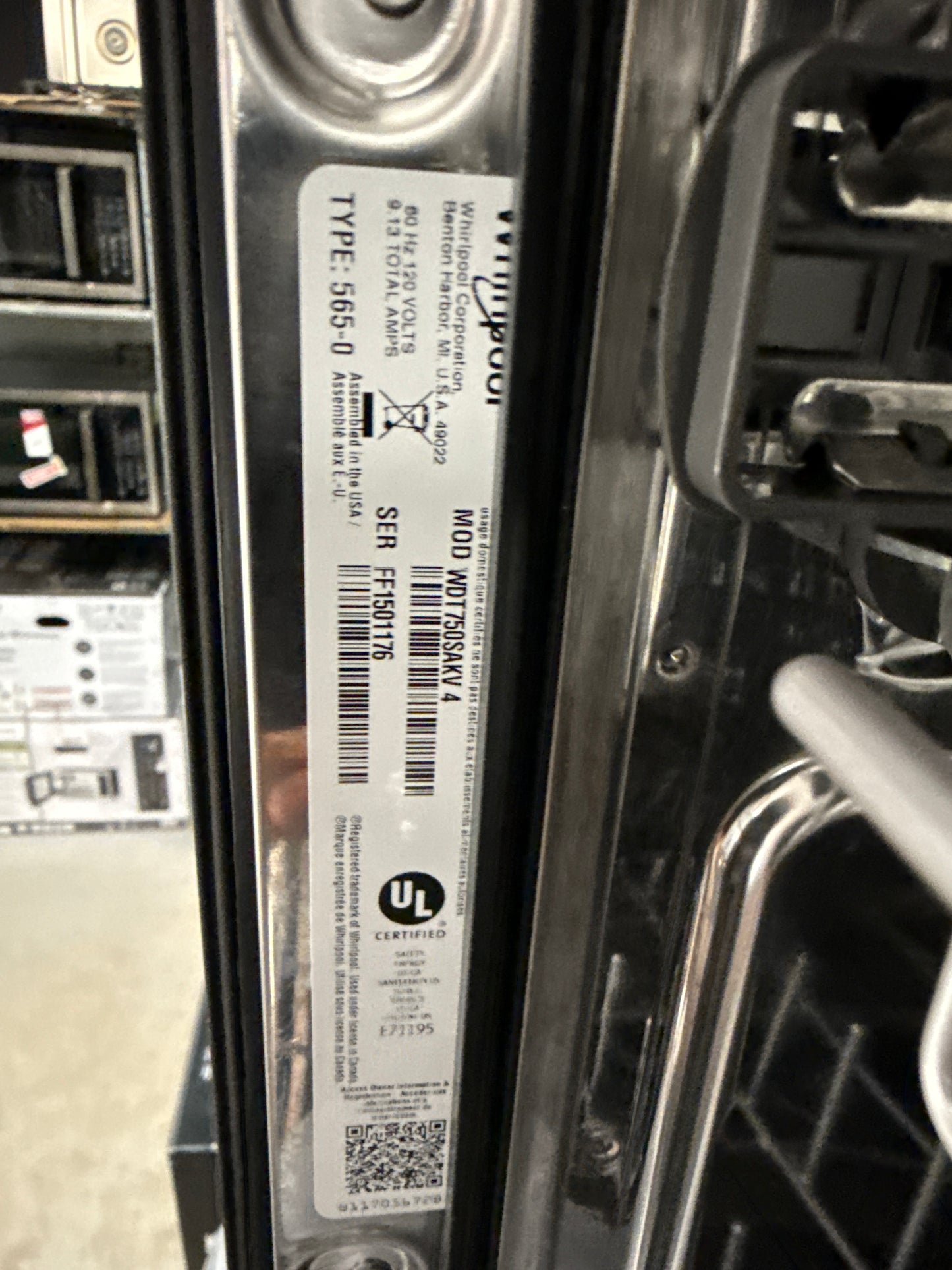 Lave-vaisselle encastrable 24 po 47 dB avec troisième panier de Whirlpool (WDT750SAKV) - Inox noir