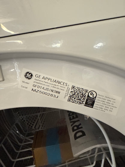 Laveuse (GFW148SSMWW) à vapeur à chargement frontal de 2,8 pi³ et sécheuse (GFD14JSINWW) électrique de 4,1 pi³ de GE - Blanc