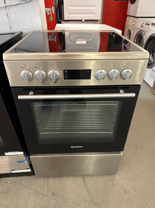 Blomberg Cuisinière amovible électrique de 24 po. avec convection européenne véritable BERC24102SS