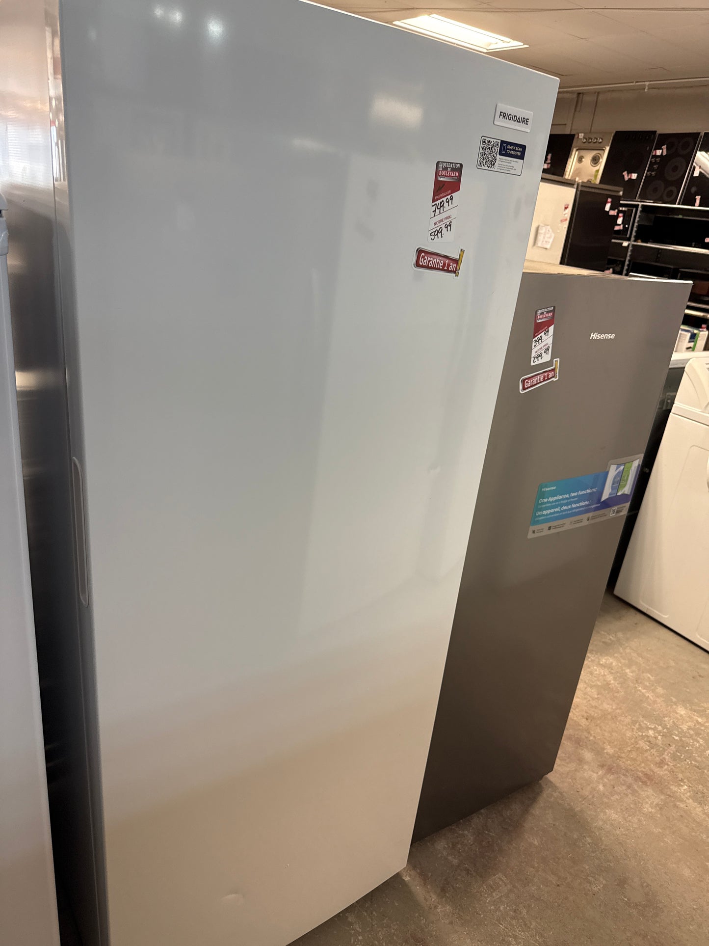 Congélateur vertical Frigidaire 13 pi³ convertible en refrigérateur, blanc FFUE1326AW