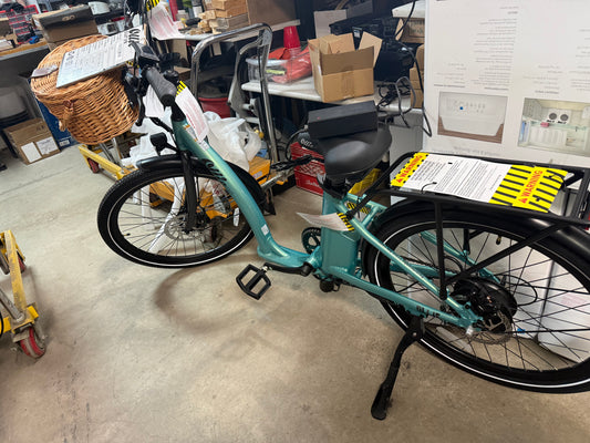 Vélo de ville électrique à cadre bas Curve d'Ollie (moteur 500 W/autonomie 56 km/vitesse maximale 32 km/h) - CELESTRE