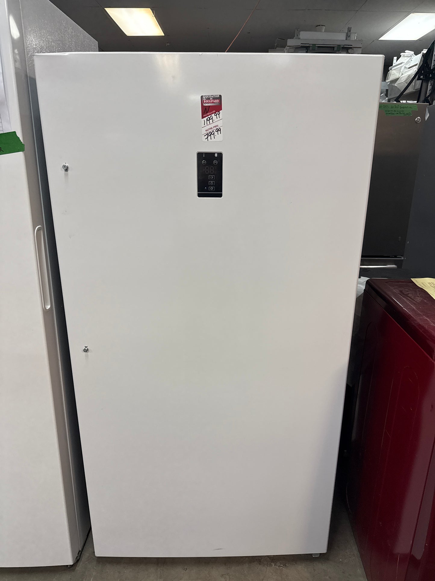 Réfrigérateur/congélateur vertical convertible sans givre 17 pi³ d'Insignia (NS-UZ17WH0)- BLANC