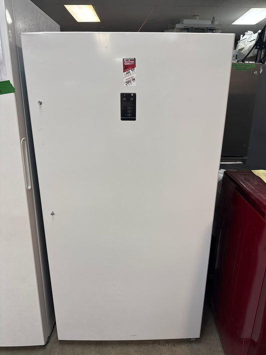 Réfrigérateur/congélateur vertical convertible sans givre 17 pi³ d'Insignia (NS-UZ17WH0)- BLANC