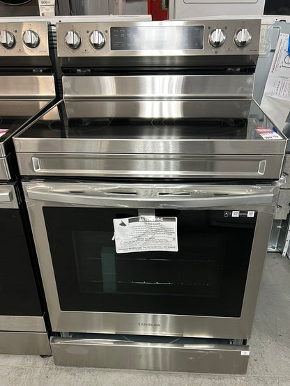 Cuisinière électrique convection véritable friture air 6,3 pi³ 30 po Samsung (NE63A6711SS) - Inox